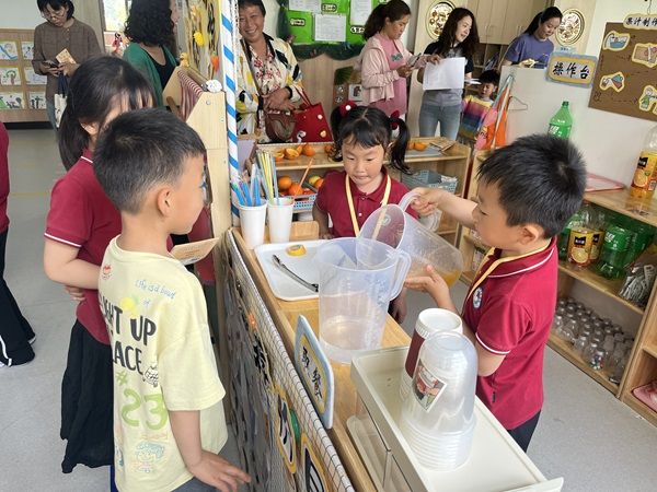 教集团金屿海岸幼儿园开展家长半日开放活动瓦力棋牌试玩亲子相伴 趣享时光——合肥幼