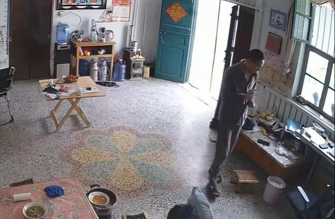 老公却声称是误会网友表示：教教我瓦利棋牌女子在监控发现老公秘密(图5)