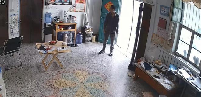 老公却声称是误会网友表示：教教我瓦利棋牌女子在监控发现老公秘密(图12)