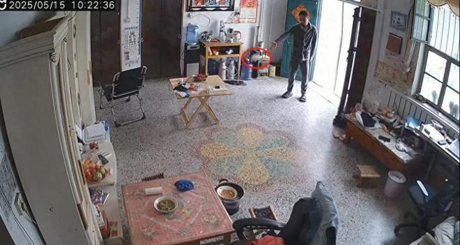 老公却声称是误会网友表示：教教我瓦利棋牌女子在监控发现老公秘密(图17)