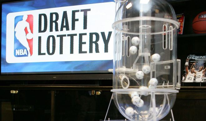 概率爆冷获状元签 马刺榜眼签76人探花签瓦力棋牌试玩NBA乐透抽签：独行侠18%(图5)